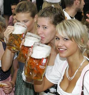 beer-drinking-girls-cheers.jpg
