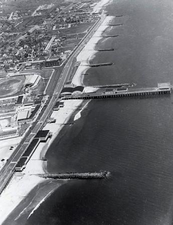 Click image for larger version. 

Name:	long branch pier  BW.jpg 
Views:	3 
Size:	61.1 KB 
ID:	9524