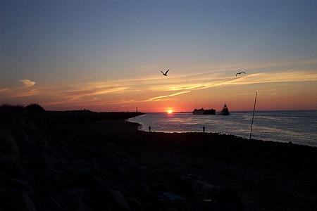 Click image for larger version. 

Name:	jetty-sunrise.jpeg 
Views:	1 
Size:	36.5 KB 
ID:	9573