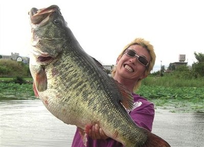 Click image for larger version. 

Name:	largemouth_bass_record_22lbs4z.jpg 
Views:	9 
Size:	27.6 KB 
ID:	9117