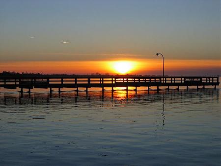 Click image for larger version. 

Name:	sunset-pier.jpg 
Views:	0 
Size:	43.9 KB 
ID:	3964