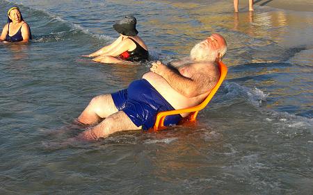 Click image for larger version. 

Name:	fat-man-on-beach.jpg 
Views:	2 
Size:	78.1 KB 
ID:	17119
